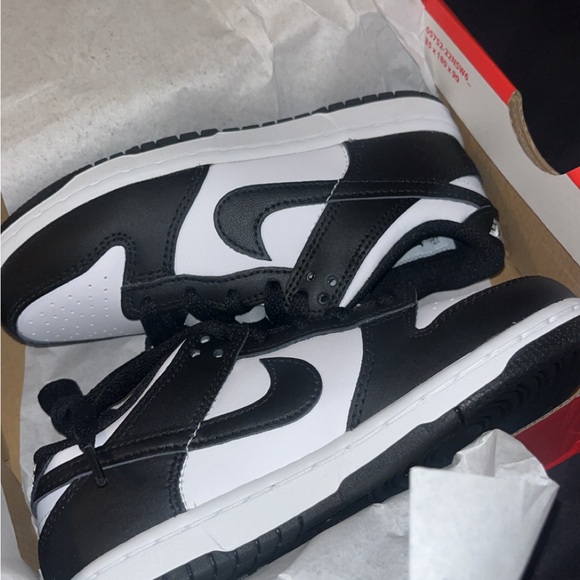 Panda Dunks Size 12c Can’t fit only worn once - Picture 3 of 3